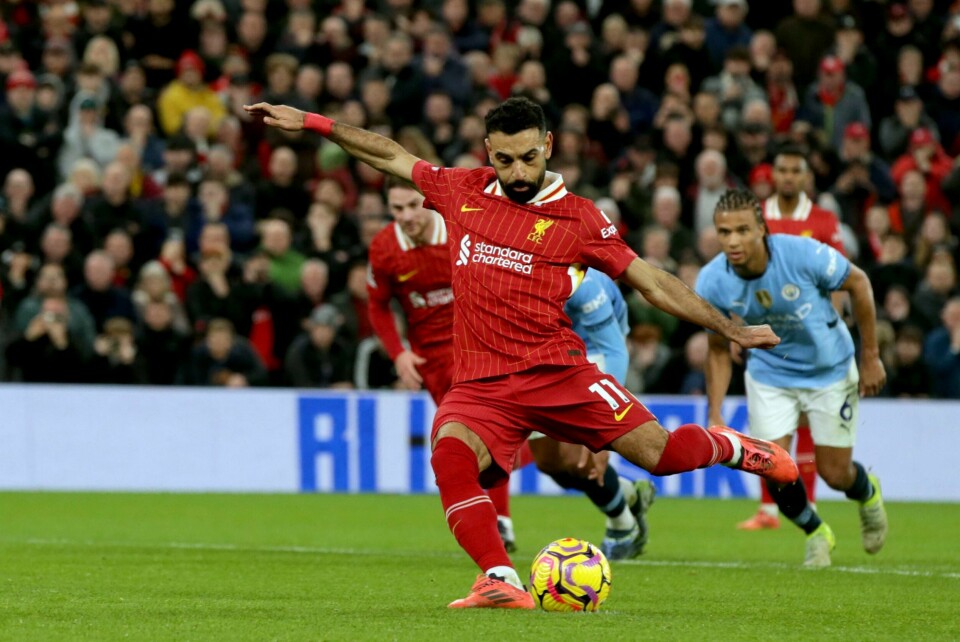 Mohamed Salah scoret på straffe og nærmer seg Erling Haaland på toppscorerlisten. Mohamed Salah scoret på straffe og nærmer seg Erling Haaland på toppscorerlisten. Foto: Ian Hodgson / AP / NTB