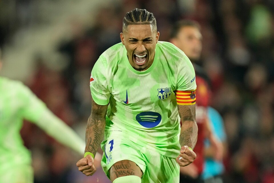 Raphinha jubler etter sin scoring for Barcelona mot Mallorca. Raphinha jubler etter sin scoring for Barcelona mot Mallorca. Foto: Jose Breton / AP / NTB