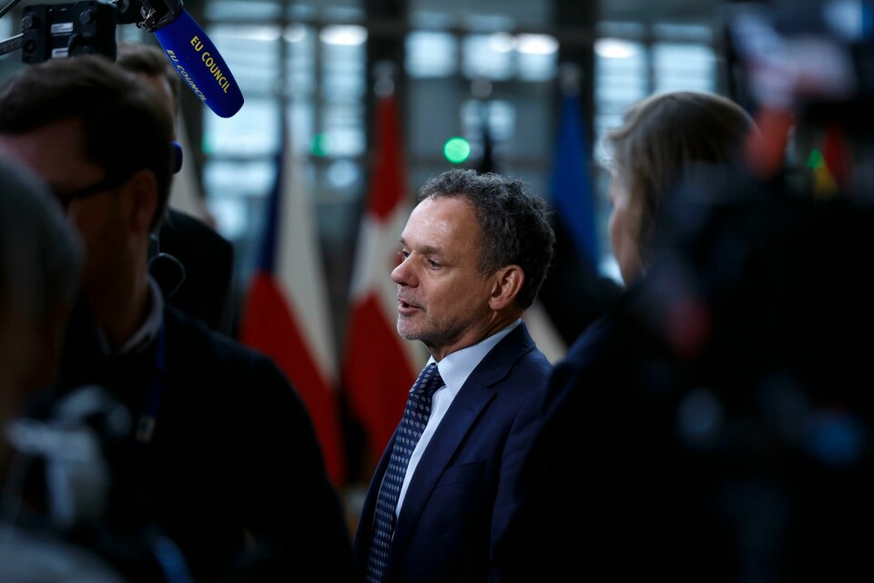 Nederlands utenriksminister Caspar Veldkamp snakker med pressen før et utenriksministermøte i EU i november. Nederlands utenriksminister Caspar Veldkamp snakker med pressen før et utenriksministermøte i EU i november. Foto: Omar Havana / AP / NTB