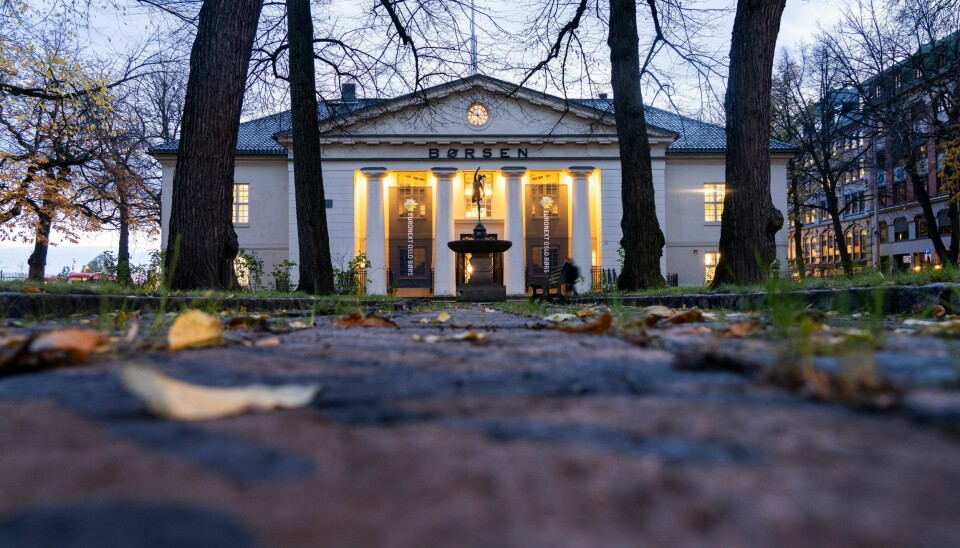 Oslo Børs i høstværet. Det ble også en grå dag på børsen. Det var oljefest på Oslo Børs torsdag. Foto: Erik Flaaris Johansen / NTB