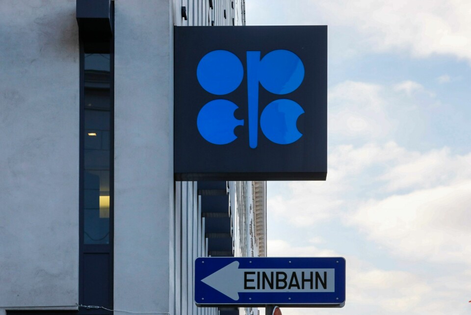 Åtte medlemmer i Opec+ har innført kutt i oljeproduksjonen på 2,2 millioner fat per dag. Planen var å gradvis gjenoppta produksjonen fra 1. januar, men dette er utsatt i tre måneder. Åtte medlemmer i Opec+ har innført kutt i oljeproduksjonen på 2,2 millioner fat per dag. Planen var å gradvis gjenoppta produksjonen fra 1. januar, men dette er utsatt i tre måneder. Foto: Lisa Leutner AP / NTB