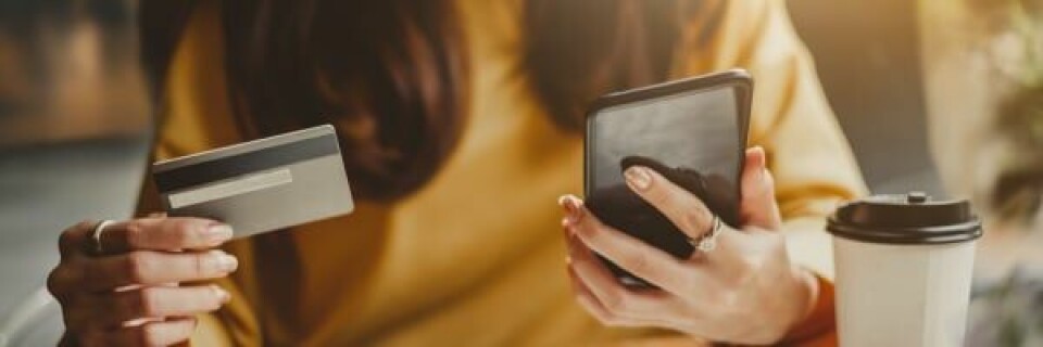 Fysisk eller digitalt kredittkort? Kredittkort og mobil.