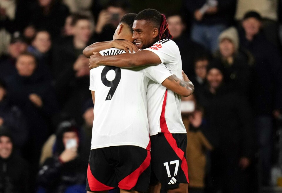Alex Iwobi feirer den første av sine to scoringer i Fulhams 3-1-seier over Brighton Alex Iwobi feirer den første av sine to scoringer i Fulhams 3-1-seier over Brighton. Foto: John Walton, PA via AP / NTB