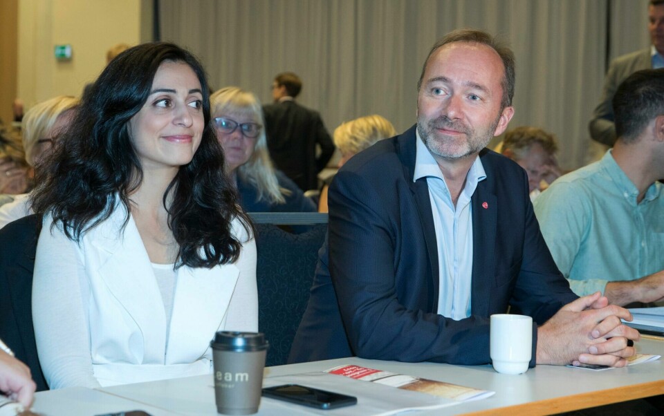 Husker dere maktkampen mellom Hadia Tajik og Trond Giske? Og medias evigvarende dekning av den? Det skadet Arbeiderpartiet, skriver Shanzeh Humair. Bildet viser de to daværende nestlederne på Arbeiderpartiets landsstyremøte etter stortingsvalget i 2017. Hadia Tajik og Trond Giske under landsstyremøtet til Arbeiderpartiet, september 2017.