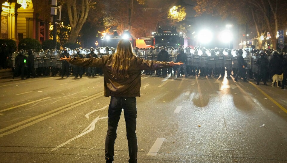 Politiet i Georgia anklages for brutal maktbruk mot fredelige demonstranter. Politiet i Georgia anklages for brutal maktbruk mot fredelige demonstranter. Foto: AP / NTB