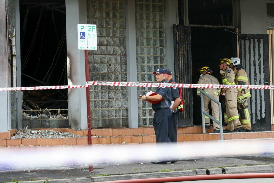 Brannvesen og politi ved Adass Israel-synagogen fredag. Den ligger i forstaden Ripponlea. Brannvesenet og politiet i Melbourne er på stedet der det mistenkes at en synagoge ble påtent fredag. Foto: Con Chronis / AAP via AP / NTB