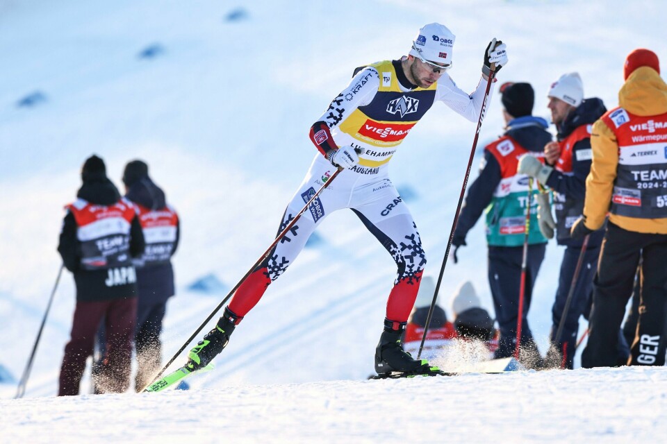 Jarl Magnus Riiber gikk inn til tredjeplass på Lillehammer søndag Jarl Magnus Riiber gikk ut alene i front på langrennet. Foto: Geir Olsen / NTB