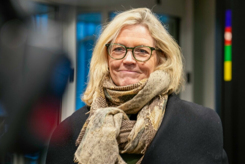 NHOs Nina Melsom mener man kan hente ideer fra den svenske modellen når det gjelder om sykefravær og sykelønn. Bildet er tatt da hun møtte pressen etter et møte i IA-forhandlingene i Arbeids- og inkluderingsdepartementet i november. NHOs Nina Melsom mener man kan hente ideer fra den svenske modellen når det gjelder om sykefravær og sykelønn. Bildet er tatt da hun møtte pressen etter et møte i IA-forhandlingene i Arbeids- og inkluderingsdepartementet i november. Foto: Heiko Junge / NTB
