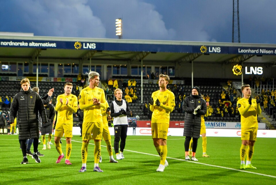 Bodø/Glimt, som tjente over 50 millioner kroner i fjor, kan nå se frem mot å få 40 millioner kroner offentlige midler til ny stadion. Bodø/Glimts spillere etter eliteseriekampen i fotball mellom Bodø/Glimt og Kristiansund på Aspmyra stadion.Foto: Annika Byrde / NTB