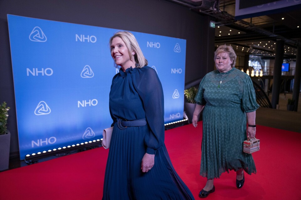 Velgerne har det siste halvåret satt Sylvi og Erna ved siden av hverandre − og gått for Sylvi. Skal Høyre måtte svinge andrefiolinen? .