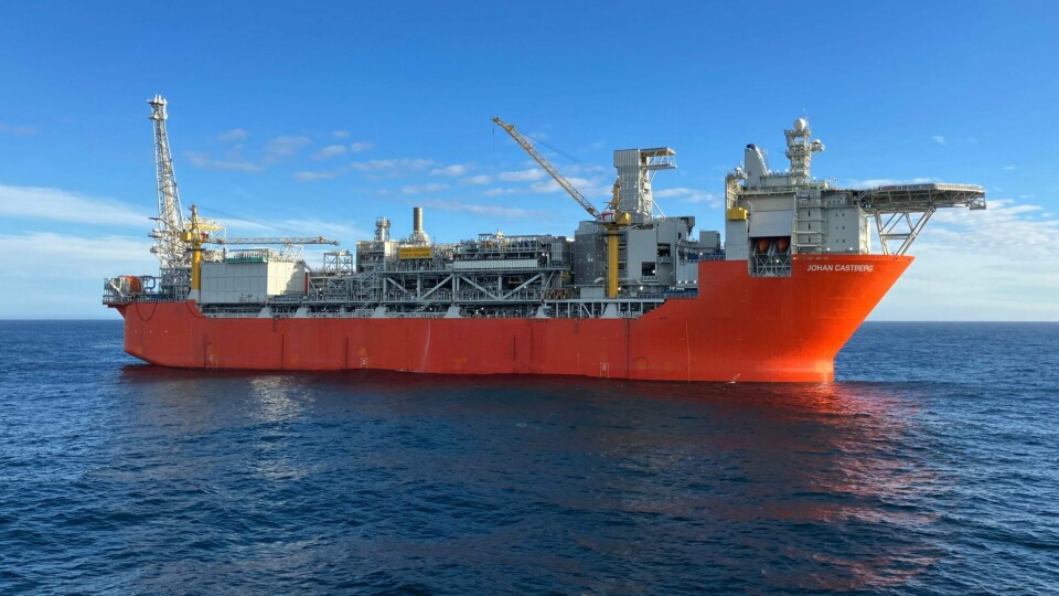 Produksjonsskipet Johan Castberg på feltet, der Equinor håper på produksjonsstart i januar/februar, et par måneder forsinket på grunn av dårlig vær. Produksjonsskipet Johan Castberg på feltet, der Equinor håper på produksjonsstart i januar/februar, et par måneder forsinket på grunn av dårlig vær. Foto: Lars Morken / Equinor / Handout / NTB