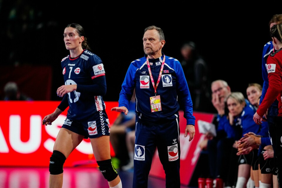 Norges landslagssjef Thorir Hergeirsson forbereder seg til kamp mot Sveits onsdag, men fredagens semifinaleplass er allerede spikret. Norges landslagssjef Thorir Hergeirsson forbereder seg til kamp mot Sveits onsdag, men fredagens semifinaleplass er allerede spikret.Foto: Beate Oma Dahle / NTB