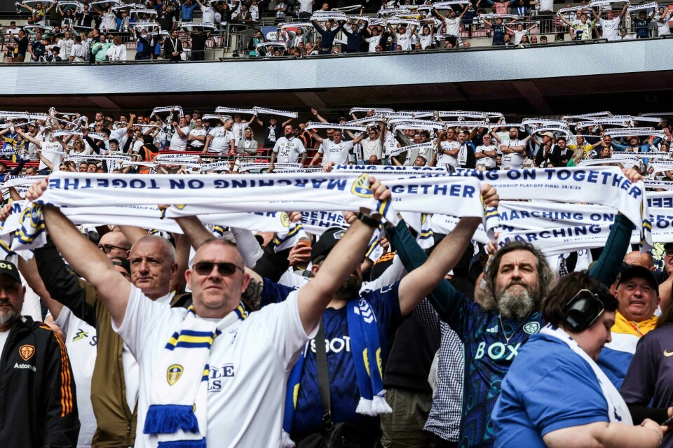 Leeds United-fansen er klare for å heie fram sitt lag til seier i Championship, i kveldens oppgjør mot Middlesbrough. Leeds United-fansen er klare for å heie fram sitt lag til seier i Championship, i kveldens oppgjør mot Middlesbrough.