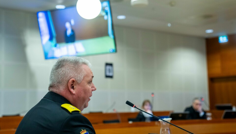 Anders Behring Breivik på videolink fra Ringerike fengsel, fengselsleder i Ringerike fengsel Eirik Bergstedt, advokat Marte Lindholm og advokat Øystein Storrvik i Borgarting lagmannsrett under andre dag av Breiviks søksmål mot staten. Anders Behring Breivik på videolink fra Ringerike fengsel, fengselsleder i Ringerike fengsel Eirik Bergstedt, advokat Marte Lindholm og advokat Øystein Storrvik i Borgarting lagmannsrett under andre dag av Breiviks søksmål mot staten. Foto: Fredrik Varfjell / POOL / NTB