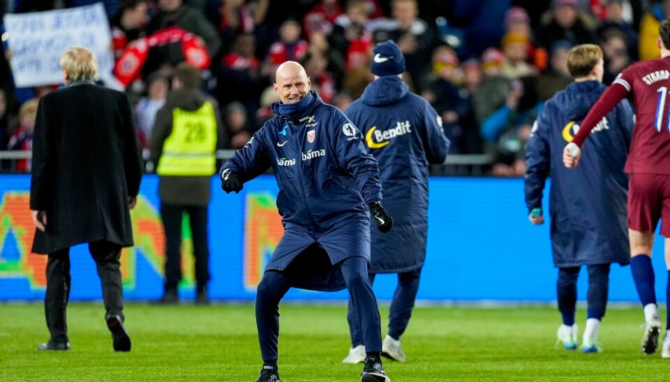 Landslagssjef Ståle Solbakken jubler etter at gruppeseieren i Nations League var et faktum. Landslagssjef Ståle Solbakken jubler etter at gruppeseieren i Nations League var et faktum.