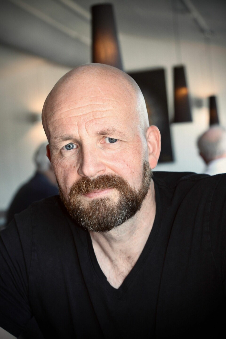 Kyrre Andreassen skriver med en voldsom energi om skilte Linda Hansens sinne og sorg i «Ikke mennesker jeg kan regne med». Kyrre Andreassen skriver med en voldsom energi om skilte Linda Hansens sinne og sorg i «Ikke mennesker jeg kan regne med». Nå kan han vinne Bokhandlerprisen.