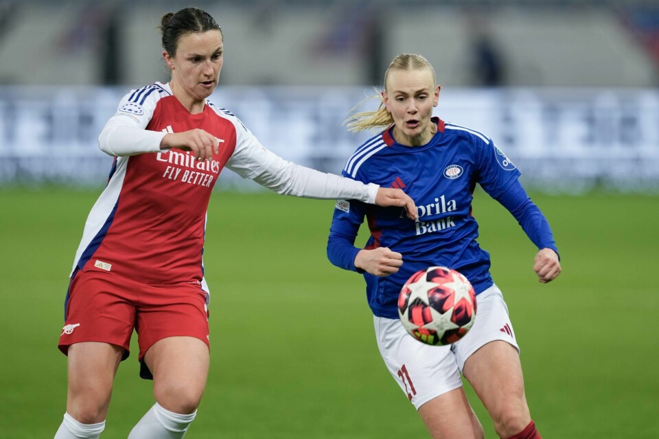 Karina Sævik (t.h.) evnet å utfordre Arsenal-spillerne. Karina Sævik (t.h.) evnet å utfordre Arsenal-spillerne.
