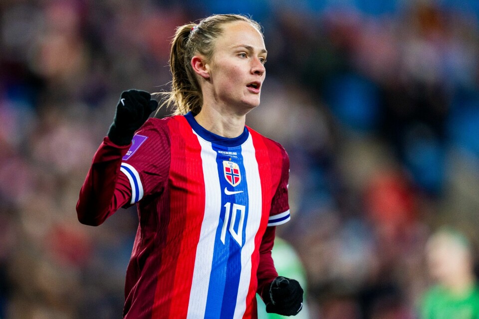 Norge og Caroline Graham Hansen spiller åpningskampen i neste års EM-sluttspill. Norges Caroline Graham Hansen jubler etter 1–0 målet under EM-kvalifiseringskampen i fotball for kvinner mellom Norge – Nord-Irland på Ullevaal stadion. Foto: Fredrik Varfjell / NTB.