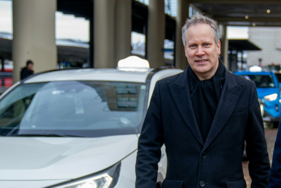 Samferdselsminister Jon-Ivar Nygård oppfordrer kundene blant annet til å bruke app når de bestiller taxi. Samferdselsminister Jon-Ivar Nygård oppfordrer kundene blant annet til å bruke app når de bestiller taxi. Foto: Fredrik Varfjell / NTB