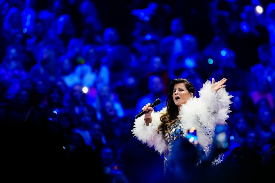Norgesvenninnen Carola Häggkvist da hun underholdt i årets Melodi Grand Prix-finale. Nå gjør hun arenakonsert i Norge i oktober. Carola Häggkvist, her under MGP-finalen i februar, skal ut på sommerturné. Foto: Ole Martin Wold / NTB