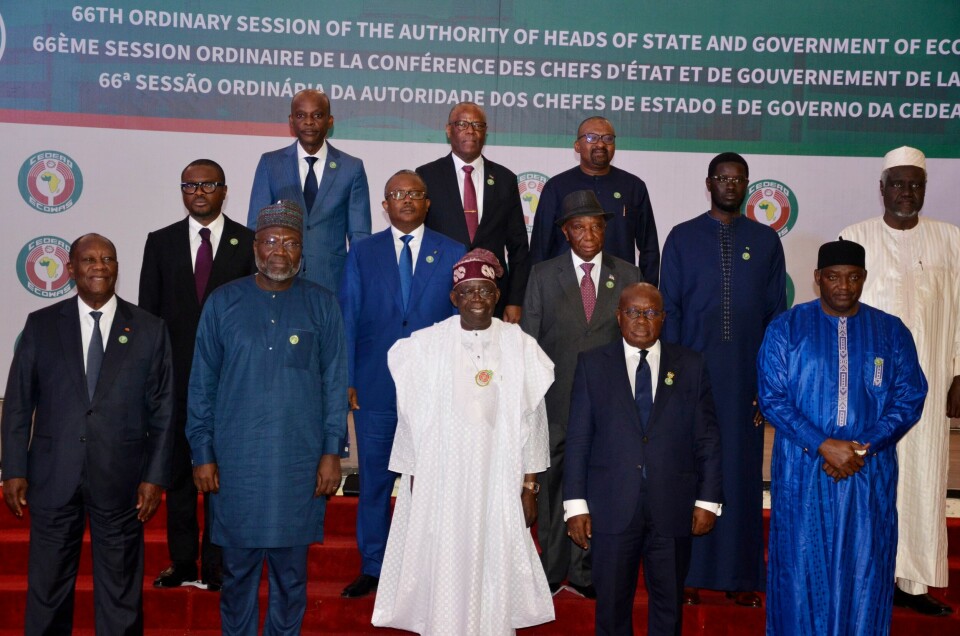 Ecowas-møtet ble holdt i Abuja i Nigeria søndag. Ecowas-møtet ble holdt i Abuja i Nigeria søndag. Foto: Olamikan Gbemiga / AP / NTB