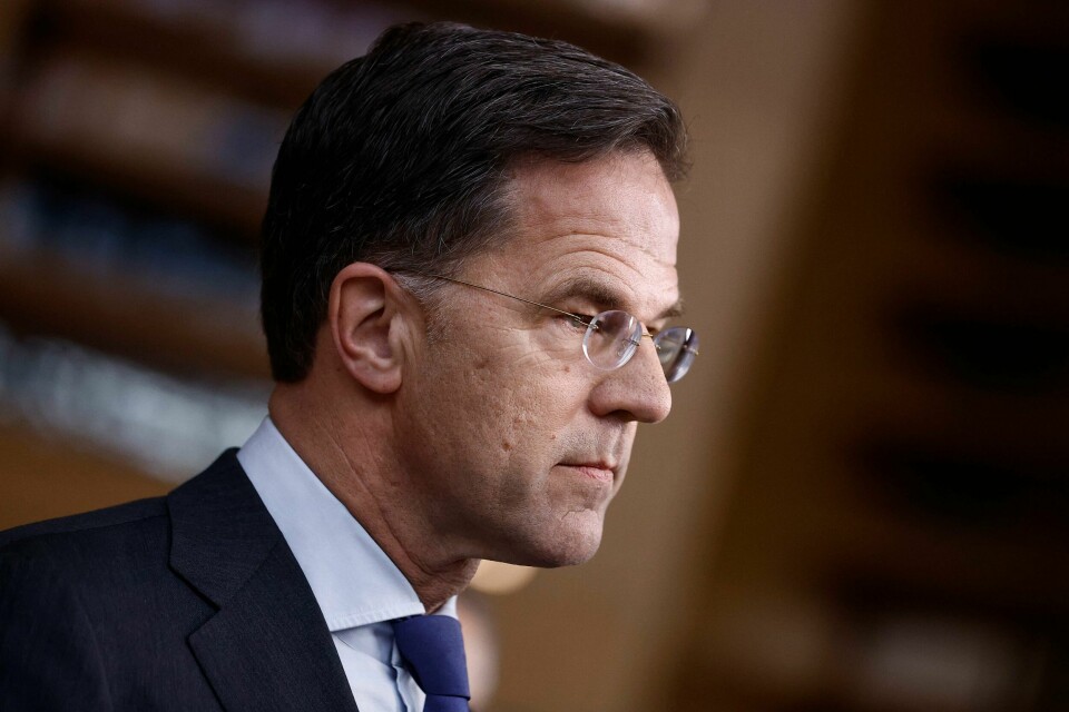 Mark Rutte (bildet) erstattet norske Jens Stoltenberg som Natos generalsekretær tidligere i høst. Netherlands' Prime Minister Mark Rutte addresses the press during the European Council summit at the EU headquarters in Brussels, on April 18, 2024. (Photo by KENZO TRIBOUILLARD / AFP)