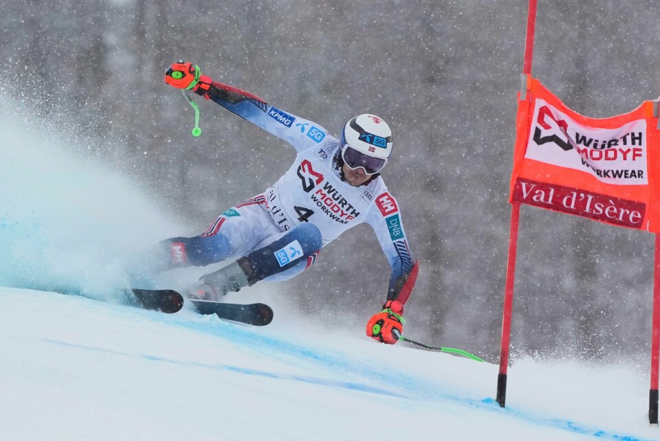 Henrik Kristoffersen i aksjon i Val d'Isère lørdag. Henrik Kristoffersen er godt plassert før finaleomgangen i Frankrike. Foto: Giovanni Auletta / AP / NTB