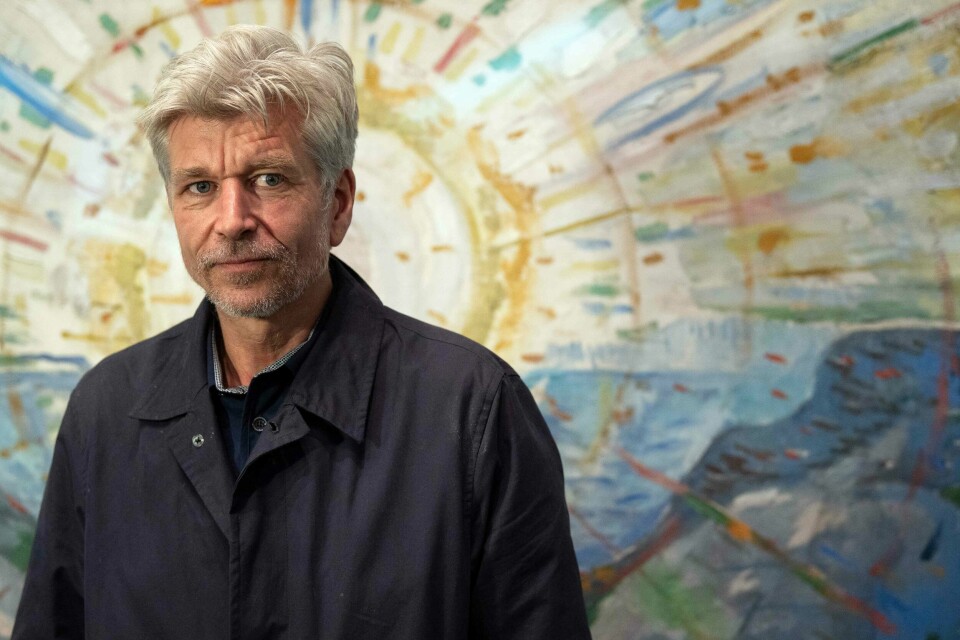 Karl Ove Knausgård fotografert foran Edvard Munchs «Solen», selv om det ikke akkurat er sol, men sprengkulde og vintermørke, som dominerer i Karl Ove Knausgårds nyeste roman «Arendal». Karl Ove Knausgård fotografert foran Edvard Munchs «Solen», selv om det ikke akkurat er sol, men sprengkulde og vintermørke, som dominerer i Karl Ove Knausgårds nyeste roman «Arendal».