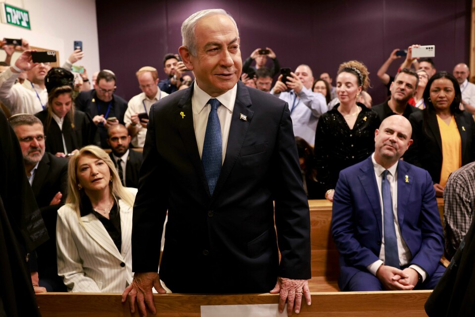 Israels statsminister Benjamin Netanyahu sier han snakket med USAs påtroppende president Donald Trump lørdag. Israels statsminister Benjamin Netanyahu i retten i Tel Aviv tirsdag. Foto: Menahem Kahana / Pool / AP / NTB