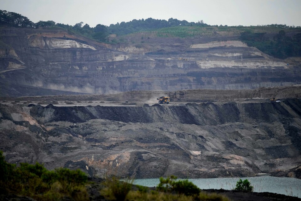 Et dagbrudd for utvinning av kull i Indonesia i provinsen Øst-Kalimantan, som opprinnelig stort sett var dekket av regnskog. Miljøskader som følge av ulike former for økonomisk aktivitet har enorme kostnader, ifølge den nye rapporten fra FNs naturpanel. Et dagbrudd for utvinning av kull i Indonesia i provinsen Øst-Kalimantan, som opprinnelig stort sett var dekket av regnskog. Miljøskader som følge av ulike former for økonomisk aktivitet har enorme kostnader, ifølge den nye rapporten fra FNs naturpanel. Foto: Dita Alangkara / AP / NTB