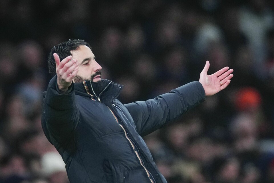 Ruben Amorim valgte å la Marcus Rashford bli værende i Manchester torsdag kveld. Manchester United-manager Ruben Amorim så sit lag bli feid ut av ligacupen av Tottenham. Foto: Dave Shopland, AP / NTB