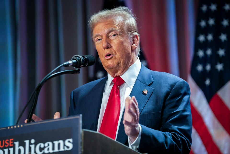 Påtroppende president Donald Trump sier Joe Biden har skylden hvis statsapparatet i USA stenges delvis ned. Påtroppende president Donald Trump sier Joe Biden har skylden hvis statsapparatet i USA stenges delvis ned. Foto: Allison Robbert / AP / NTB