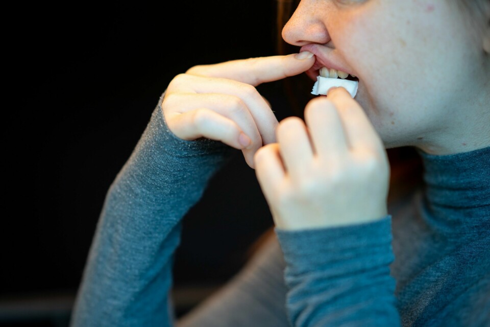 Snus er blant varegruppene som er blitt mindre dyre enn gjennomsnittet av varer og tjenester. Foto: Annika Byrde / NTB Snus er blant varegruppene som er blitt mindre dyre enn gjennomsnittet av varer og tjenester. Foto: Annika Byrde / NTB