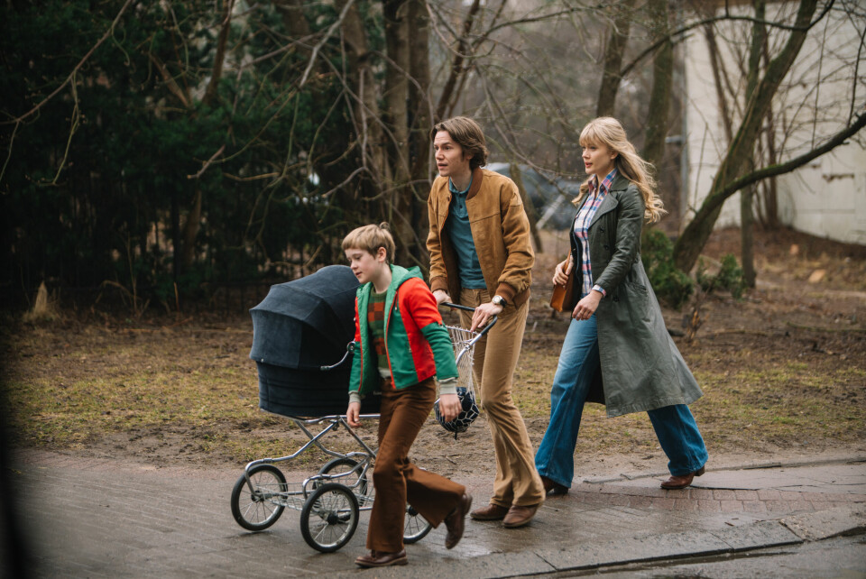 Dramaserien «Lykkeland 2» er årets første norske drama fra NRK. Serien handler oljeindustriens framvekst i Stavanger på 1970-tallet, og hva det får å si for blant andre paret Christian Nyman (Paal Herman Ims) og Toril Torstensen (Malene Wadel), og hennes sønn Marius (Ask Henrik Oftedal). Dramaserien «Lykkeland 2» er årets første norske drama fra NRK. Serien handler oljeindustriens framvekst i Stavanger på 1970-tallet, og hva det får å si for blant andre paret Christian Nyman (Paal Herman Ims) og Toril Torstensen (Malene Wadel), og hennes sønn Marius (Ask Henrik Oftedal).