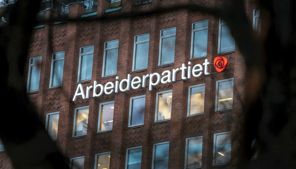 Leirtrø anmoder komiteen om å samle seg om en innstilling. Leirtrø anmoder komiteen om å samle seg om en innstilling.