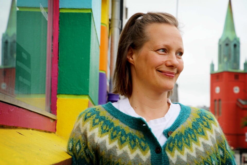 Daglig leder i Gladmat, Maren Skjelde, kjenner på gleden av å planlegge for en Gladmat uten restriksjoner. Daglig leder i Gladmat, Maren Skjelde, gleder seg til årets festival som går av stabelen onsdag. På Nytorget finner man det nye konseptet Bakgården hvor de skal ha food court. Gladmat ønsker å være Norges mest sirkulære matfestival og dropper engangsserviset og har heller et eget vaskeri.