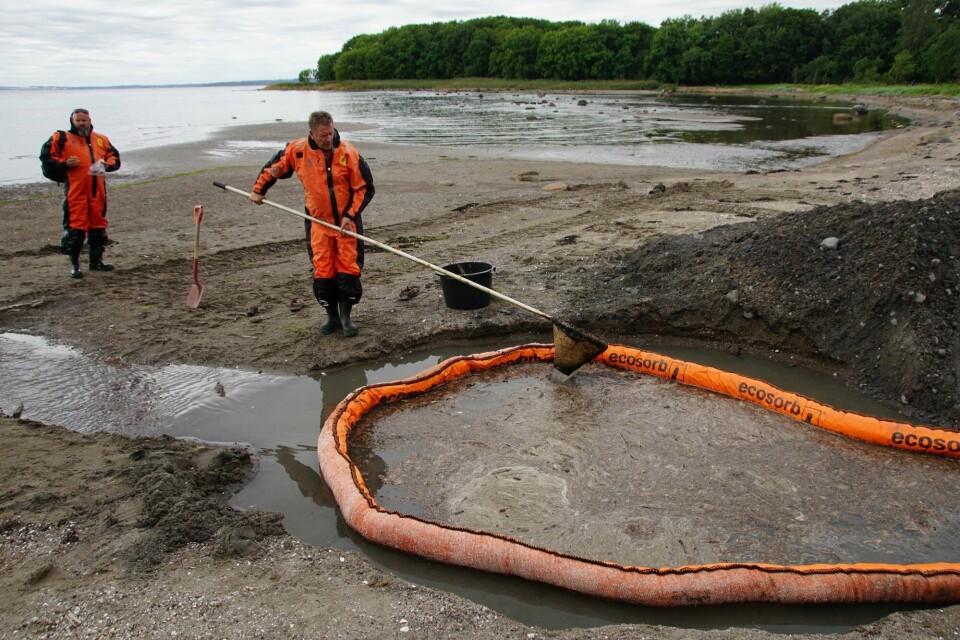 Kystverket og en rekke frivillige organisasjoner satte i gang en omfattende ryddeaksjon da plastpelletsene begynte å nå strendene i blant annet Østfold. Foto: Kystverket og en rekke frivillige organisasjoner satte i gang en omfattende ryddeaksjon da plastpelletsene begynte å nå strendene i blant annet Østfold.