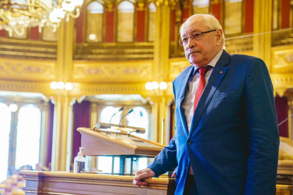 Martin Kolberg har vært tydelig på at han er uenig med partifellene i Akershus Ap, og at Viken må oppløses. Et flertall i representantskapet i Buskerud Ap støtter ham i det. Ap-politiker Martin Kolberg sitter i utenriks- og forsvarskomiteen på Stortinget. Foto: Stian Lysberg Solum / NTB