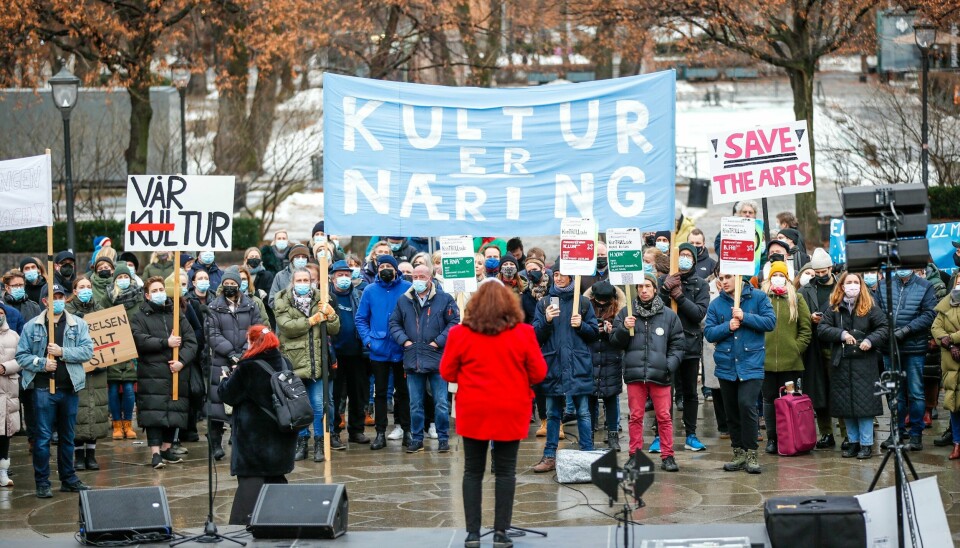Kulturlivet demonstrerer mot uforholdsmessige og urimelige koronatiltak utenfor Stortinget. Foto: Javad Parsa / NTB