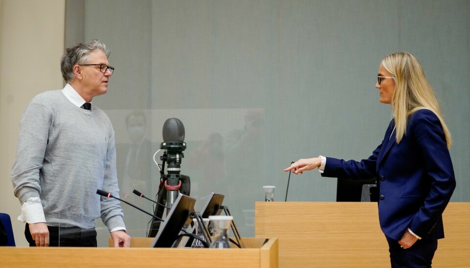 Forsvarer Øystein Storrvik og statsadvokat Hulda Karlsdottir under første dag av rettssaken der massemorderen begjærer seg prøveløslatt. Rettssaken foregår i fengselets gymsal. Forsvarer Øystein Storrvik og statsadvokat Hulda Karlsdottir under første dag av rettssaken der terrordømte Anders Behring Breivik begjærer seg prøveløslatt.