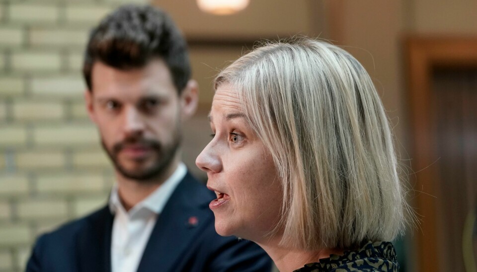 Guri Melby (V) sier det er oppsiktsvekkende at ikke flere partier støtter Venstres forslag om diplomatisk boikott av store idrettsarrangementer i autoritære stater. I bakgrunnen er Rødts Bjørnar Moxnes. Guri Melby (V) mener tiden for inngripende koronatiltak er over. Foto: Terje Pedersen / NTB