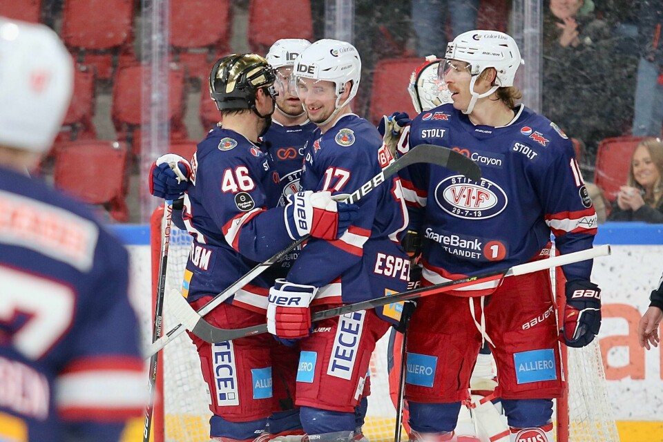 Vålerenga-spillerne kunne juble for hele 12 mål da laget avsluttet grunnserien mot Grüner. Allerede søndag starter sluttspillet, mot Storhamar. David Booth (t.h.) scoret to mål og det avgjørende i sudden death, da Vålerenga slo Lillehammer 4-3 hjemme på Jordal lørdag.