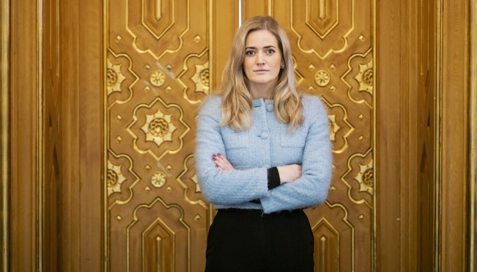 Justis- og beredskapsminister Emilie Enger Mehl (Sp) lover at det blir høring før domstolsreformen eventuelt reverseres. Emilie Enger Mehl