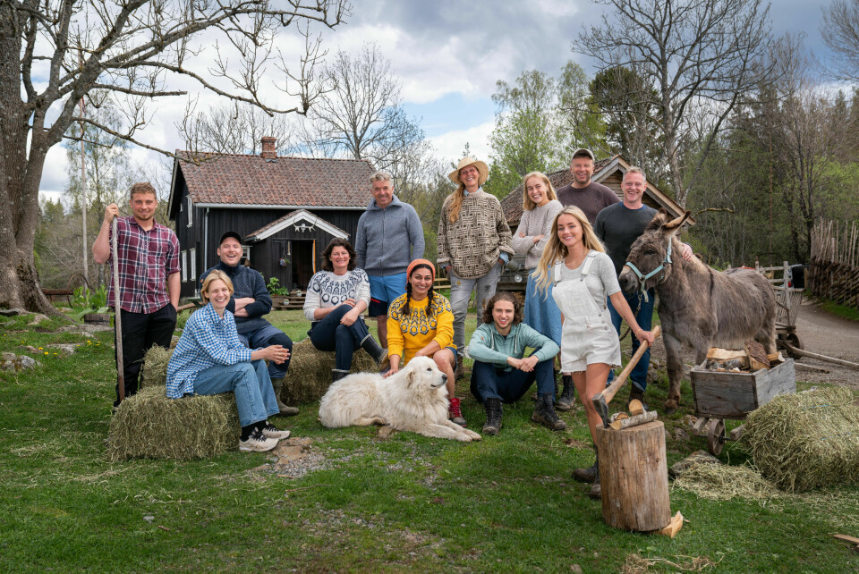 Årets deltakere i Farmen kjendis: Adam Ezzari, Dorthe Skappel, Heine Totland, Ingrid Simensen, Isak Dreyer, Jahn Ivar Jakobsen, Kjersti Grini, Niklas Baarli, Shabana Rehman, Sophie Elise Isachsen, Vebjørn Selbekk og Øyunn Krogh. Årets deltakere i Farmen kjendis: Adam Ezzari, Dorthe Skappel, Heine Totland, Ingrid Simensen, Isak Dreyer, Jahn Ivar Jakobsen, Kjersti Grini, Niklas Baarli, Shabana Rehman, Sophie Elise Isachsen, Vebjørn Selbekk og Øyunn Krogh.