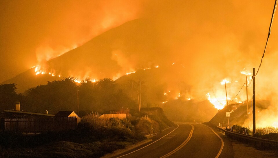 Berømte Highway 1 mellom Carmel og Big Sur i California er stengt på grunn av en kraftig brann. Berømte Highway 1 mellom Carmel og Big Sur i California er stengt på grunn av en kraftig brann. Foto: Nic Coury / AP / NTB