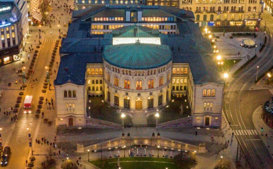 Stortinget. Oslo 20211115. Dronefoto av Stortinget, Eidsvolls plass og Karl Johansgate i Oslo.Foto: Heiko Junge / NTB