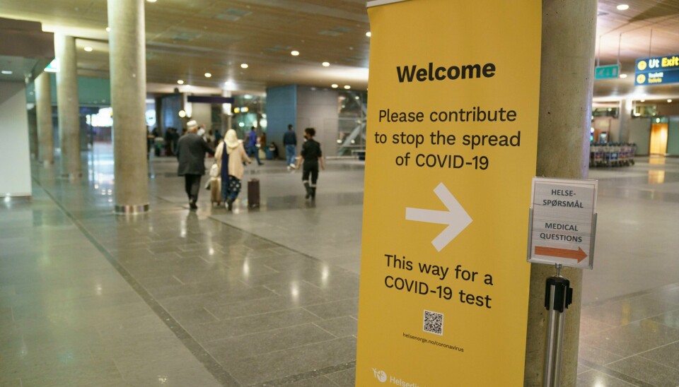 Helsedirektoratet mener testing på grensen kan opphøre. Her fra Oslo lufthavn Gardermoen. Alle som kommer til Oslo lufthavn fra utlandet må teste seg. Om du har vært på en unødvendig fritidsreise, må man på karantenehotell. Foto: Torstein Bøe / NTB