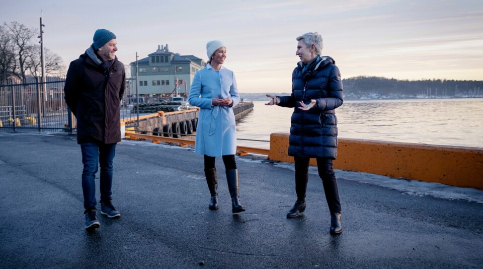 Hurtigrutens Daniel Skjeldam og Hedda Felin støtter LO-leder Peggy Hessen Følsvik i krav om norske vilkår i Norge, også på sjøen. Hurtigrutens Daniel Skjeldam og Hedda Felin støtter LO-leder Peggy Hessen Følsvik i krav om norske vilkår i Norge, også på sjøen.