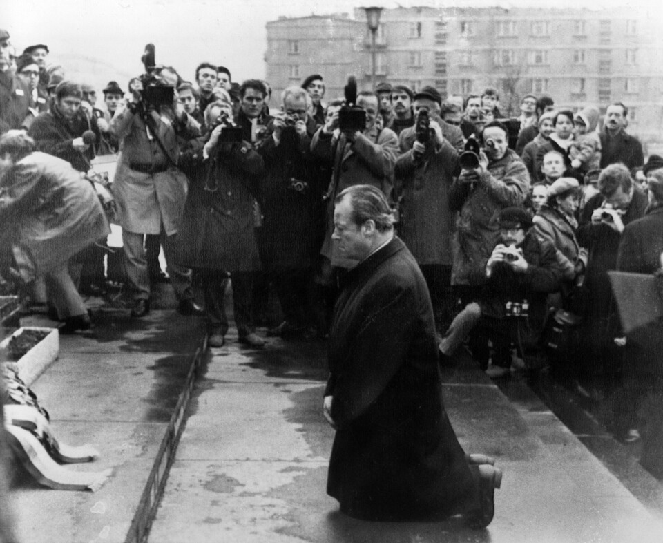 Det trengs statsmannskunst. Det trengs statsmenn med visjoner og vilje til å finne nye løsninger som begge parter kan si seg tilfreds med. Dessverre har ikke verden lenger noen Willy Brandt, skriver Erik Sagflaat om konflikten rundt Ukraina. Her er Brandt i Warszawa på fredstokt i 1970. .