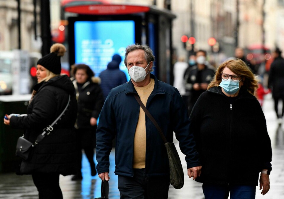Endringene skjer raskt rundt koronakrisen i flere land nå. I Storbritannia går reglene om lovpålagt isolasjon ut 24. mars. Regjeringen ønsker ikke å forlenge dem, og vil prøve å oppheve det før, om mulig. Endringene skjer raskt rundt koronakrisen i flere land nå. I Storbritannia går reglene om lovpålagt isolasjon ut 24. mars. Regjeringen ønsker ikke å forlenge dem, og vil prøve å oppheve det før, om mulig.